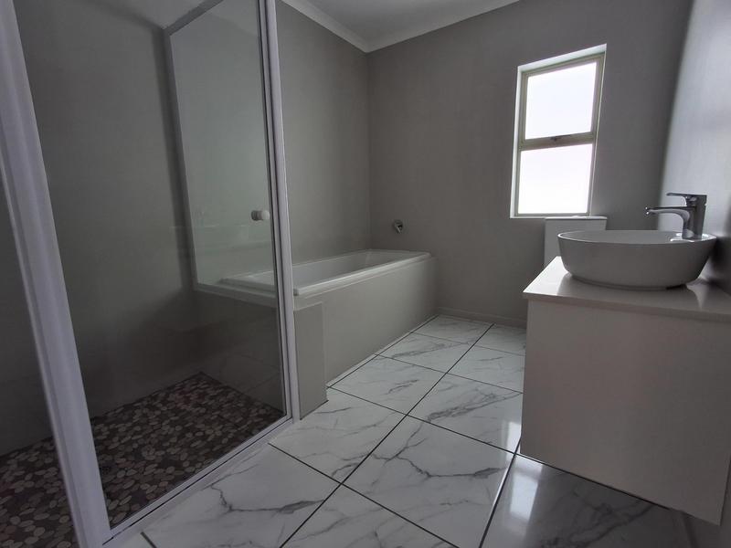 3 Bedroom Property for Sale in Britannia Bay Western Cape